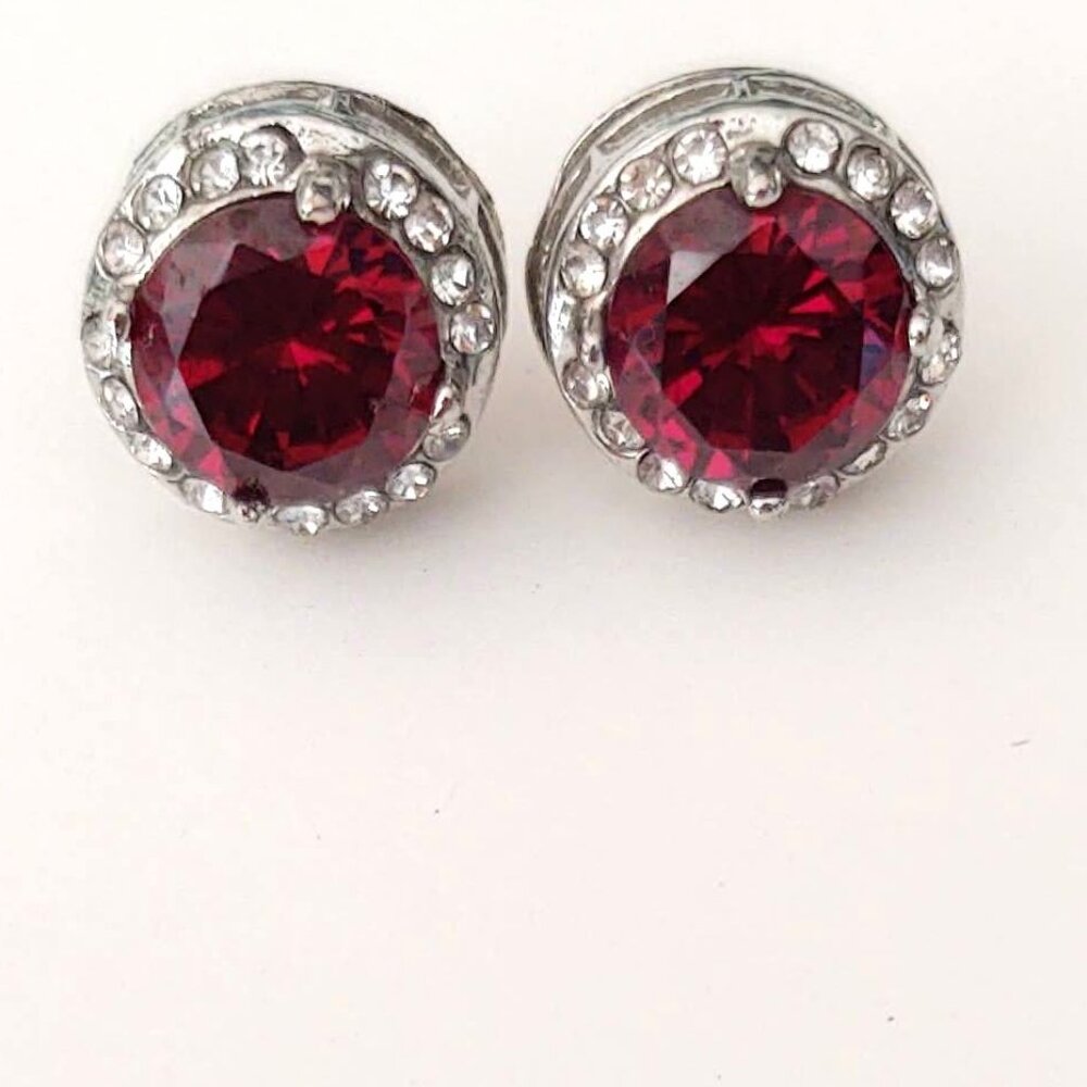 Faux ruby and diamond stud earrings - Picture 8 of 9